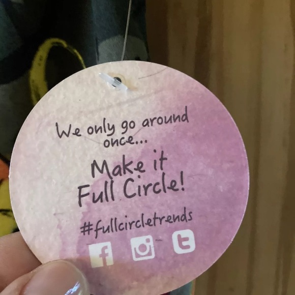 Women's Full Circle Trends Green soft athletic running shorts size L - NWT - Picture 4 of 8